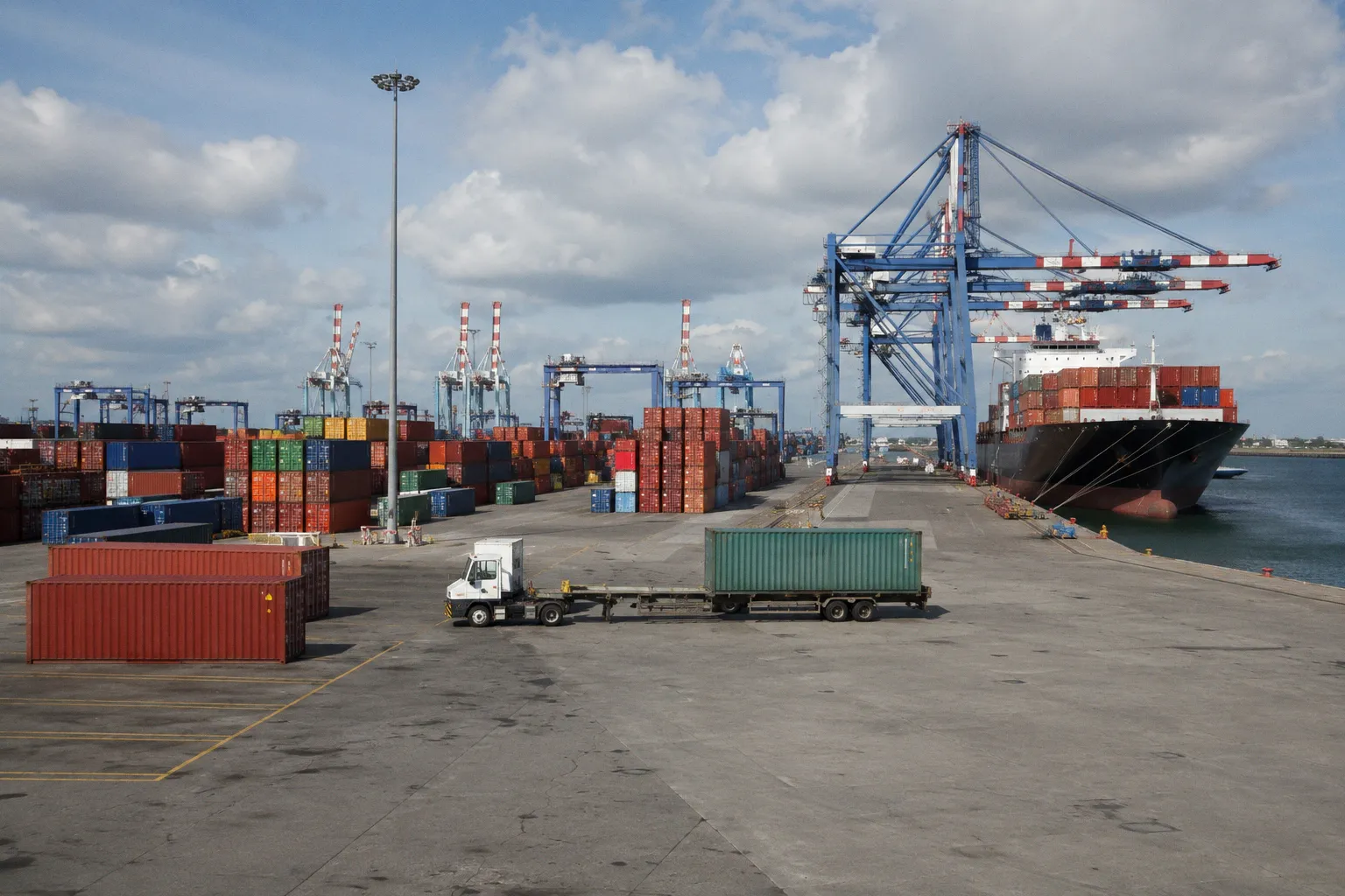 Инвестиции DP World в хаб Caucedo: как расширение порта повлияет на ставки фрахта и логистику