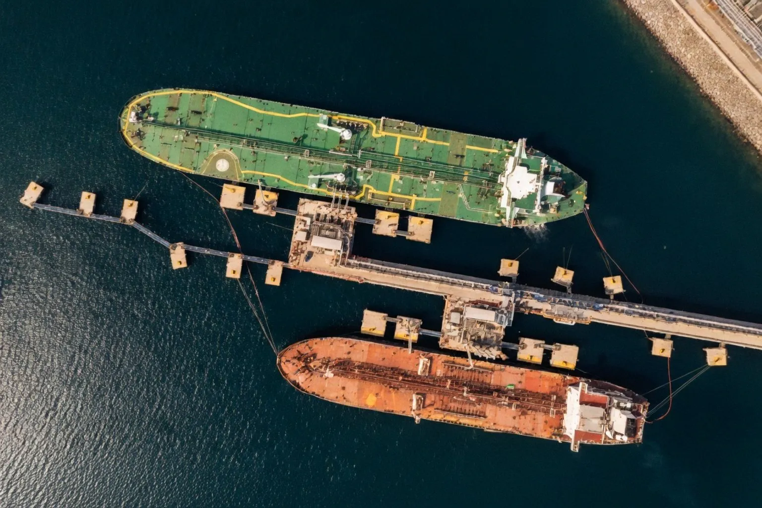 Турция начала регулярные морские поставки бензина в Россию